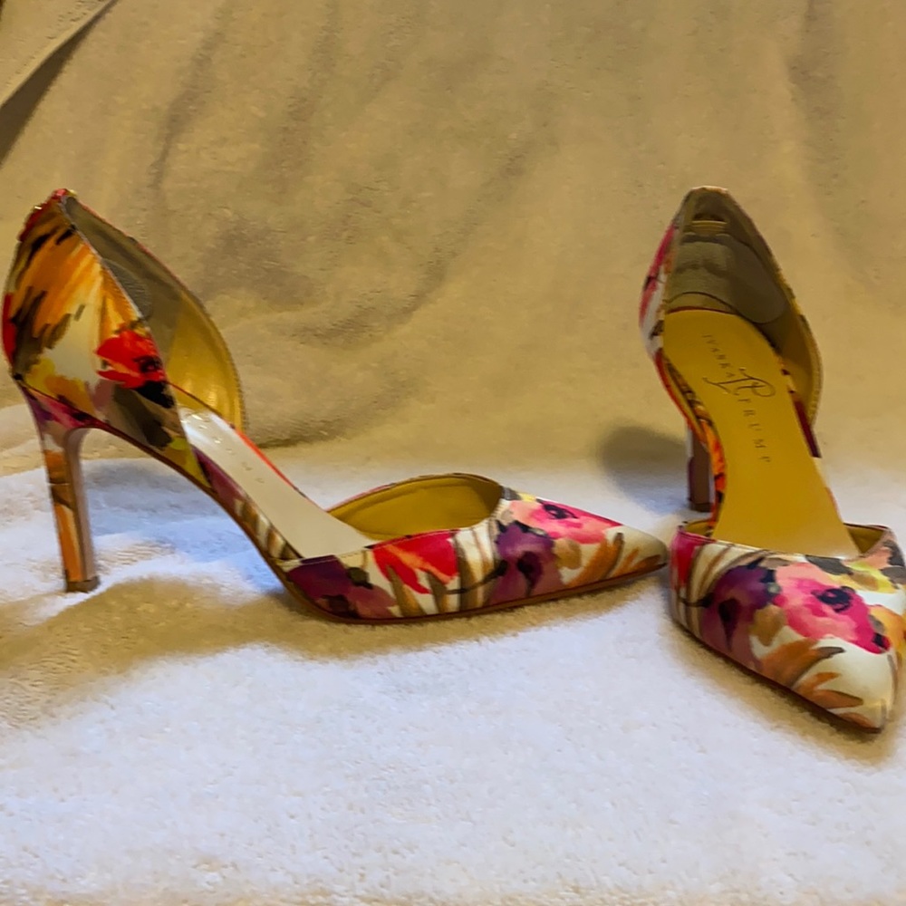 Will floral cut out pumps